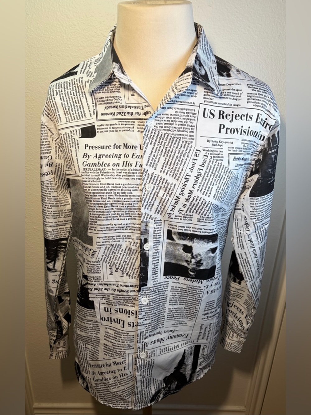 Women’s Black & White Newspaper Print L/S Button Down Graphic Blouse Size - L